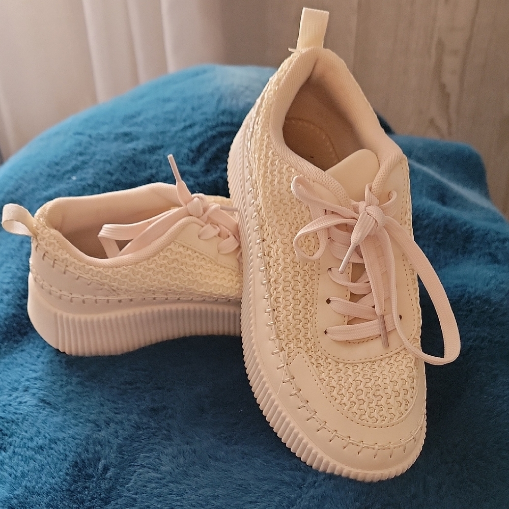 TOP Moda Cream Women's Sneakers